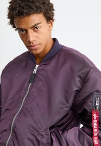 Alpha Industries UNISEX - Bomber Jacket - plum
