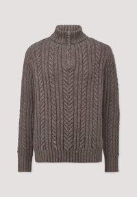 Brauner Kabelstrickpullover mit hohem Kragen und Reißverschluss, mit gerippten Bündchen und Saum, der einen strukturierten, warmen Stoff präsentiert.