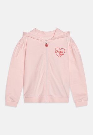 Rosa zip-up hettegenser i myk stoff, med hjerteformet "Guess love" broderi på venstre bryst. Designet inkluderer hette og ribbede mansjetter.