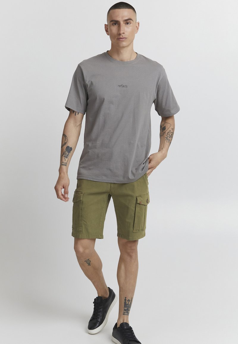 Herren Chino Shorts | 11 Project PRGALLERMO Shorts martini olive/oliv - BM97798 Herren Chino Shorts | 11 Project PRGALLERMO Shorts martini olive/oliv - BM97798