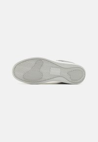 Tommy Jeans BASKET - Tenisice - granite road/stratus grey
