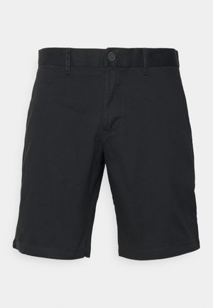 Shorts en coton noir avec fermeture à bouton, devant plat et poches latérales. Présentent une coupe droite et un ourlet net.
