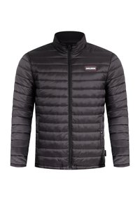 Veste noire isolante avec motif matelassé horizontal, col montant, fermeture éclair complète et petite écusson logo sur le côté gauche de la poitrine.