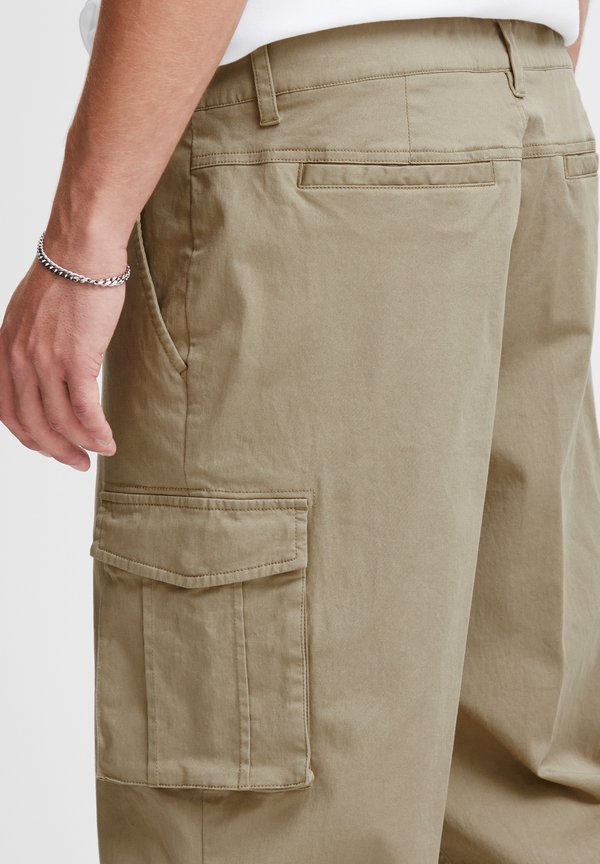 SDJOE REGULAR FIT - Cargo trousers - tree house2