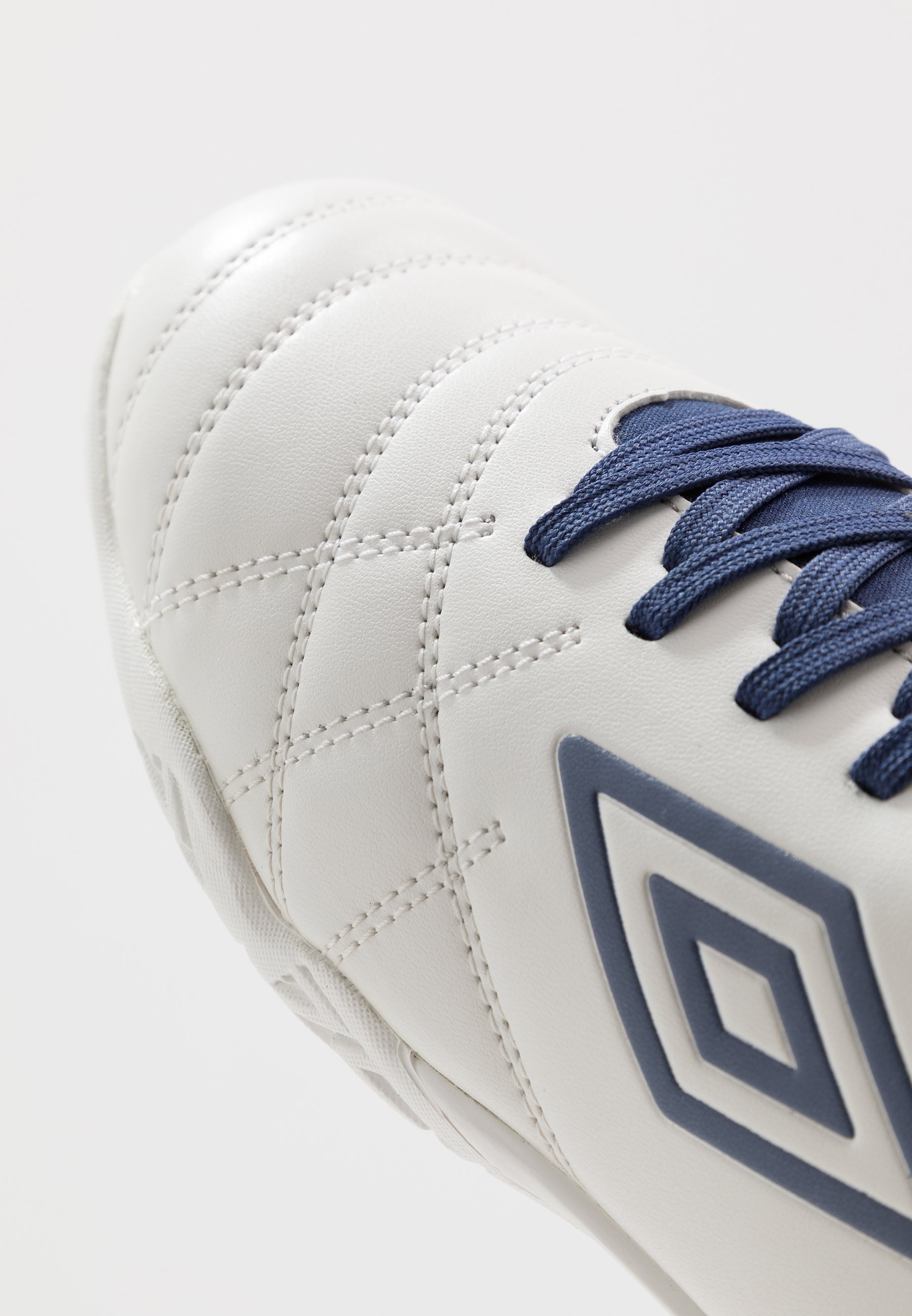 Umbro MEDUSÆ III CLUB IC Fotballsko innendørs white Umbro MEDUSÆ III CLUB IC Fotballsko innendørs white
