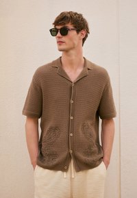 Next RELAXED FIT SHORT SLEEVE EMBROIDERED WITH CUBAN COLLAR . - Camisa - green