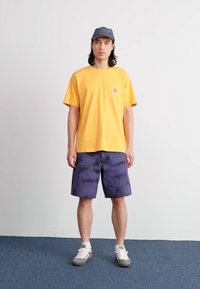 Carhartt WIP POCKET - T-shirts - winter spice