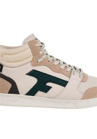 Sneaker alta in pelle e mesh beige, con accenti verdi, punta perforata e suola grigia. I lacci sono testurizzati in un colore chiaro.