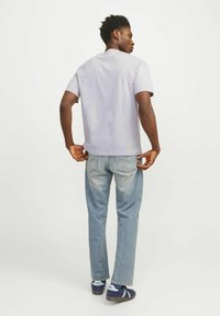 Jack & Jones JORVESTERBRO CREW NECK - Apdrukāts T-krekls - lavender frost