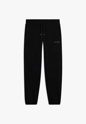 Pantalones de chándal negros confeccionados en tejido suave, que cuentan con dos bolsillos frontales y una cintura elástica con cordón. Logotipo "FREDDY" con acentos en cristal.