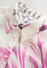 Neselectat, white purple