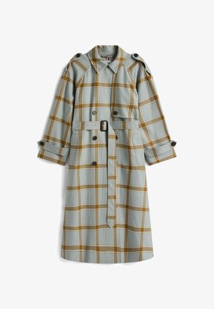 Trench coat lungo a quadri in azzurro chiaro e senape. Presenta una vita con cintura, bottoni doppiopetto e mostrine sulle spalle. Tessuto in misto cotone.