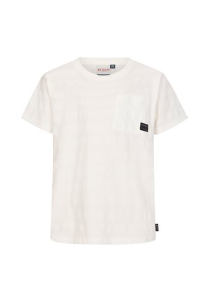 Weißes T-Shirt mit kurzen Ärmeln und einer Brusttasche auf der linken Seite, versehen mit einem kleinen schwarzen Etikett mit weißem Text.