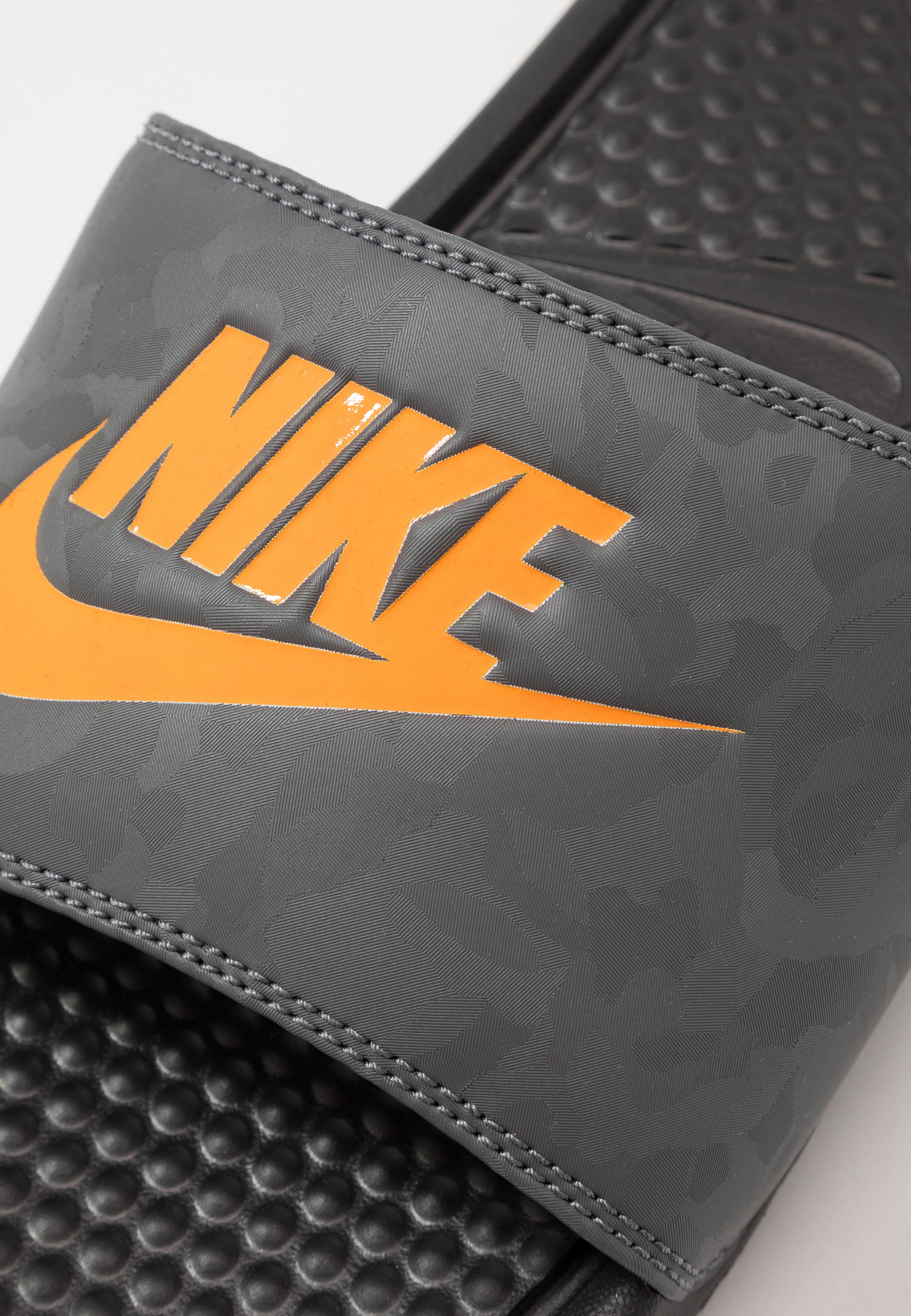 nike slides benassi black