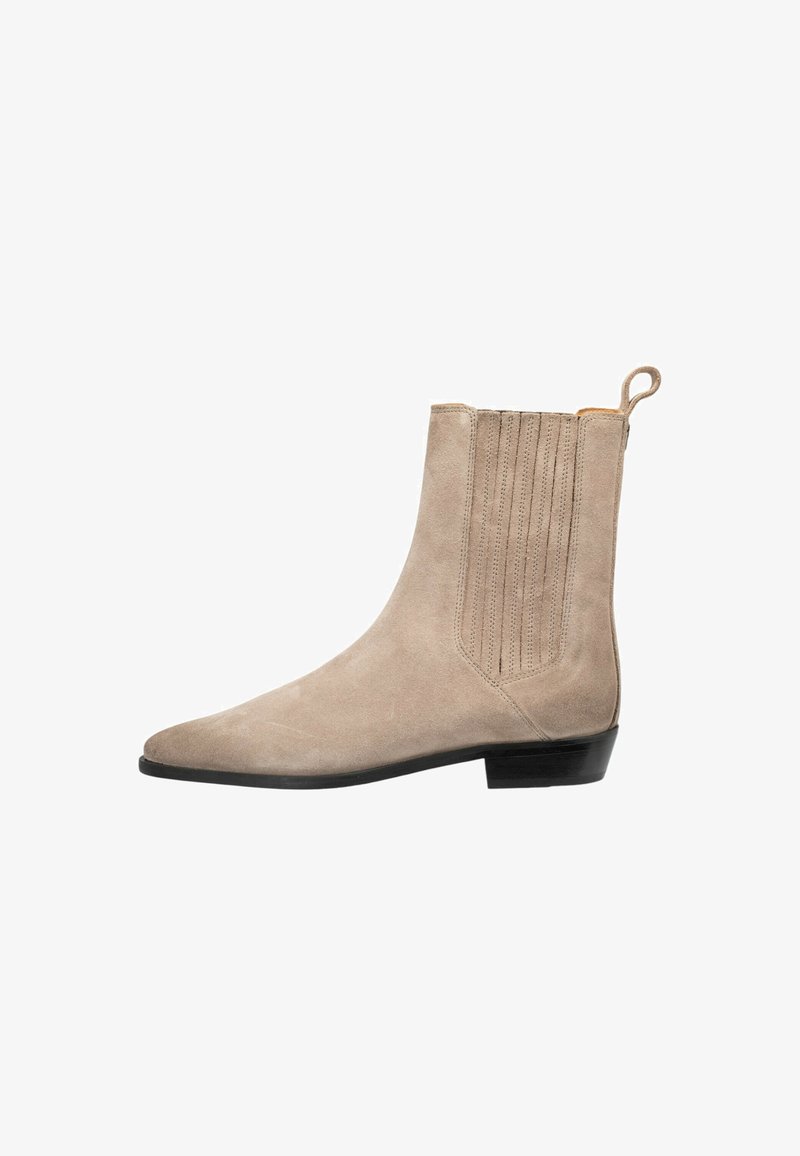 Stivaletti alla caviglia in suede beige con punta affilata, cuciture verticali sui lati e un tacco basso. Presentano una linguetta sul retro per una facile calzata.