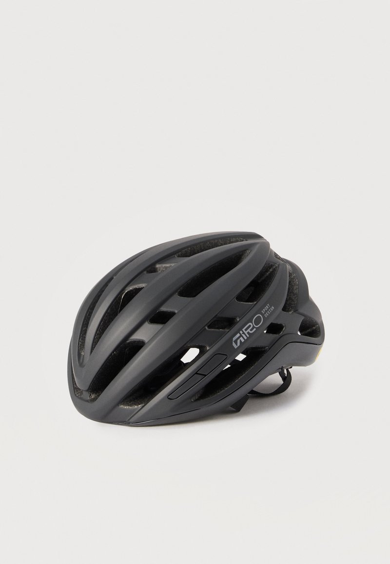 Μαύρο αεροδυναμικό κράνος ποδηλασίας με πολλαπλές σχισμές αερισμού και ρυθμιζόμενους ιμάντες, με την επωνυμία "Giro Sport Design" στο πλάι.