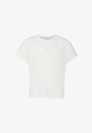 Biała sportowa koszulka Adidas z krótkim rękawem, okrągłym dekoltem i małym tonowanym logo na środku klatki piersiowej.