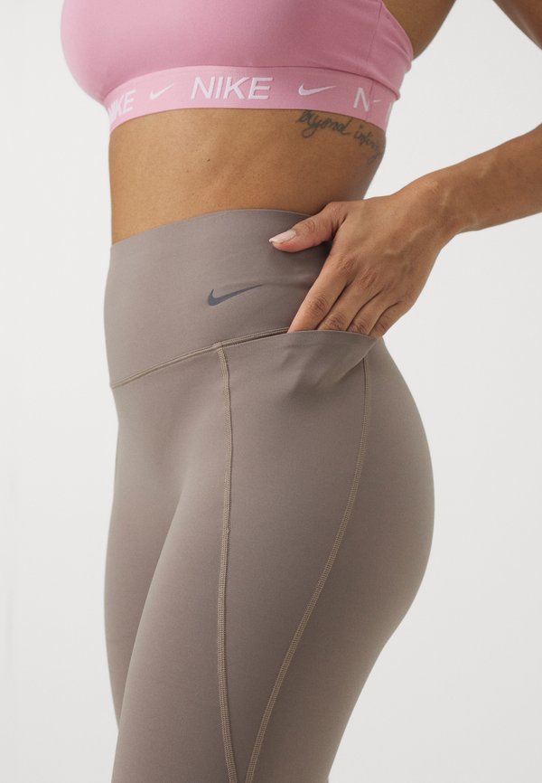 UNIVERSA  - Leggings2