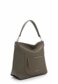 Borsa in pelle grigia con un design morbido, dotata di una tasca frontale con zip, superficie strutturata e tracolla intrecciata.