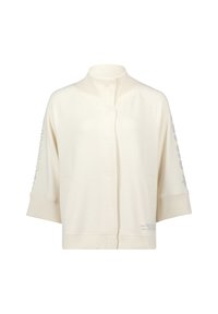 Cardigan en tricot couleur crème avec un col haut, une fermeture à boutons et des poignets côtelés. Présente des motifs perforés sur les manches et les poches.