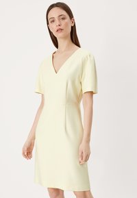 s.Oliver BLACK LABEL ROBE - Denní šaty - light yellow