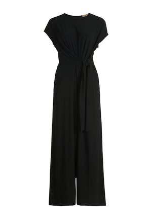 Combinaison noire à manches courtes, avec un détail de taille nouée et un pantalon à jambes larges. Fabriquée en tissu doux et fluide sans motifs visibles.