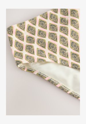 Pamutanyag levelek mintázattal sötétkék és arany színben, világos rózsaszín háttéren. A szélén lágy, sima fehér bélés található, gondos varrással.