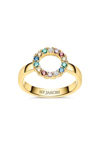 Guldring med cirkulär design prydd med mångfärgade stenar: blå, grön, rosa, lila och genomskinlig. Ingraverat varumärkesnamn inuti.