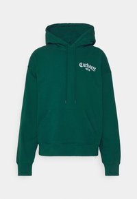 Sudadera verde con capucha hecha de tela de mezcla de algodón. Presenta un bolsillo frontal tipo canguro y un logotipo bordado en blanco en el pecho.