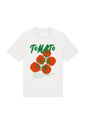 Weißes T-Shirt mit grünem Text "ToMATO" und einer Illustration eines Tomatenstrauchs mit grünen Stängeln und roten Tomaten.