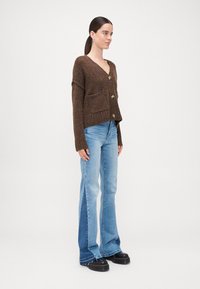 Vero Moda Tall VMINGRID V NECK CARDIGAN - Kardigán - chocolate torte melange
