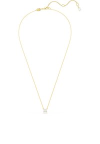 Zelta ķēdes kaklarota ar vienu dimanta piekariņu, ar smalku dizainu un teksturētu ķēdi, regulējama garuma, mirdz gaismā.