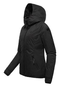 Veste à capuche noire avec une fermeture éclair, des poches latérales et des poignets élastiques. Fabriquée en matériau texturé et résistant à l'eau. Présente un logo sur la manche.