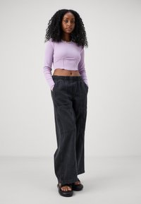 GAP Petite UTILITY EASY WIDE LEG MAXWELL - Platėjantys džinsai - washed black