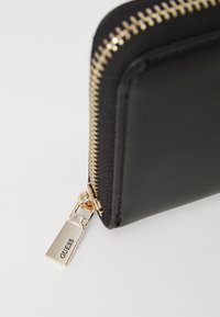 Thumbnail Image 5