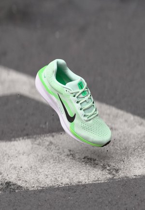 AIR WINFLO 11 - Chaussures de running sur route - barely green/black/green strike/green shock/white/bleached turquoise