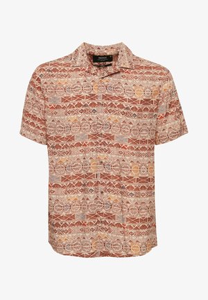 Korte mouwen button-up shirt in rode, beige en oranje tinten met een geometrisch en tribaal patroon op een gestructureerde stof.