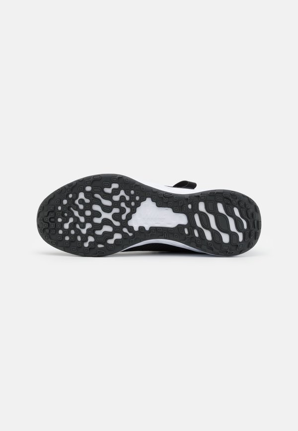 NIKE REVOLUTION 6 FLYEASE (GS – Laufschuh Straße