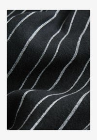Non sélectionné, black white stripe