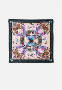Κλασικό τετράγωνο μαντήλι από μεταξωτό ύφασμα με πολύχρωμο σχέδιο πεταλούδας και λουλουδιών, με μαύρη περιφέρεια και μπλε κείμενα. Μαλακή, λεία υφή.