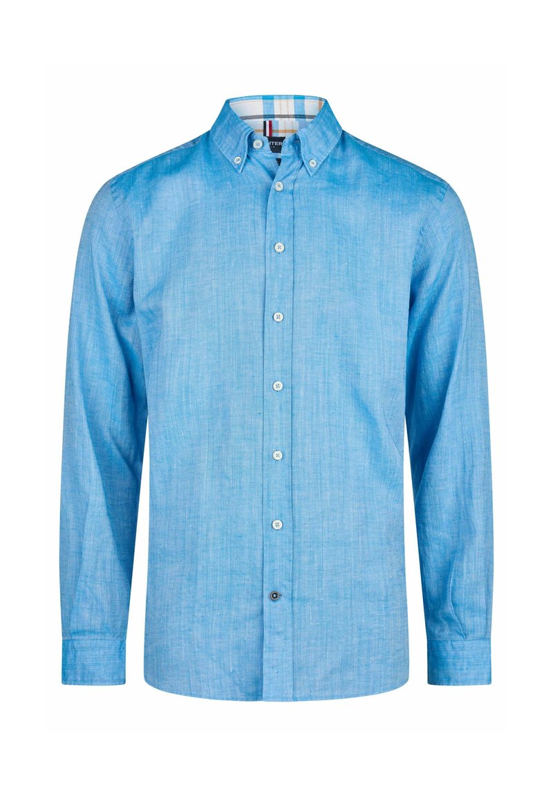 Lichtblauwe overhemden met kraag, lange mouwen en een gebonden stof. Voorzien van witte knopen en een geblokt patroon aan de binnenkant van de kraag.
