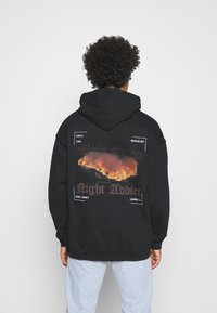 Night Addict Jersey con capucha - black