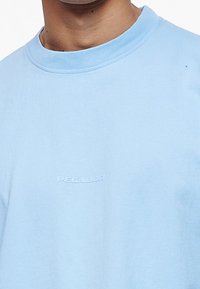 Pegador LOGO BOXY TEE - Basic póló - vintage washed riviera blue gum