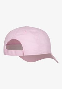 Rosa bomull baseball cap med buet skygge, justerbar rem bak og ventilasjonsøyler på toppen.