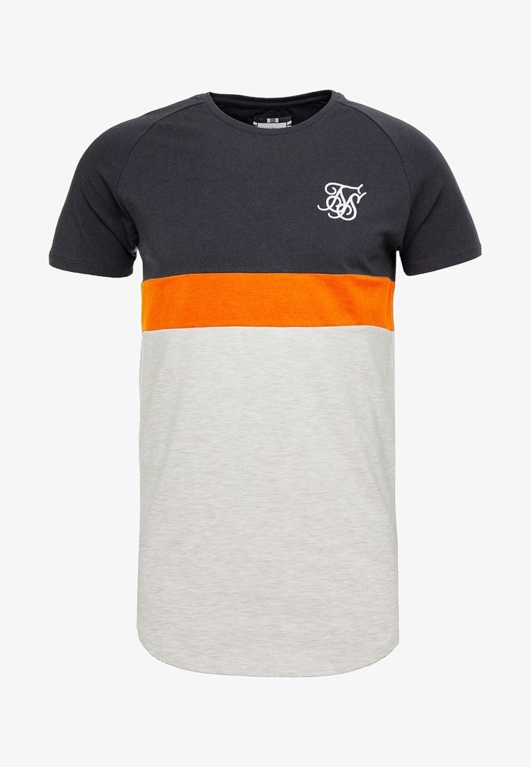 T-shirt à manches courtes avec blocs de couleurs noir, orange et gris clair, avec un petit logo blanc sur la poitrine gauche.