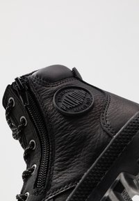 Palladium Botki sznurowane