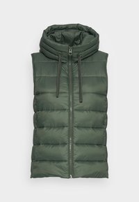 Gewatteerd vest in donkergroen met een hoge kraag, ritssluiting aan de voorkant en een capuchon met trekkoord. Voorzien van gestikte horizontale panelen voor isolatie.