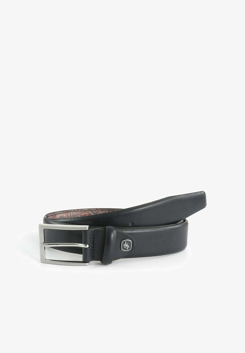 Schwarzer Ledergürtel mit einer silbernen rechteckigen Schnalle und gemustertem Innenfutter. Glatte Textur, gerades Design, verstellbare Passform.