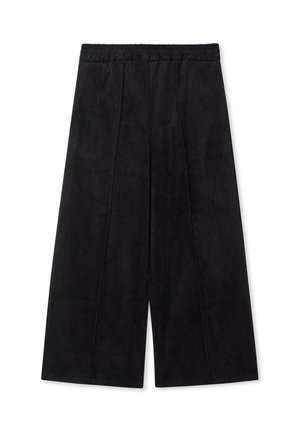 Culotte neri realizzati in materiale dalla texture morbida, con vita elastica e due pieghe frontali. Il design è a gamba larga e lunghezza al ginocchio.