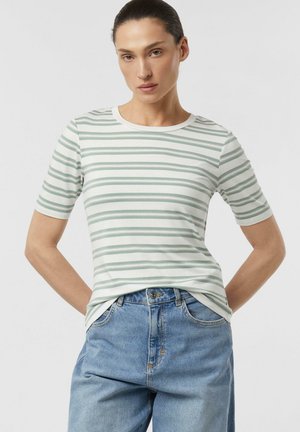 - T-shirt z nadrukiem